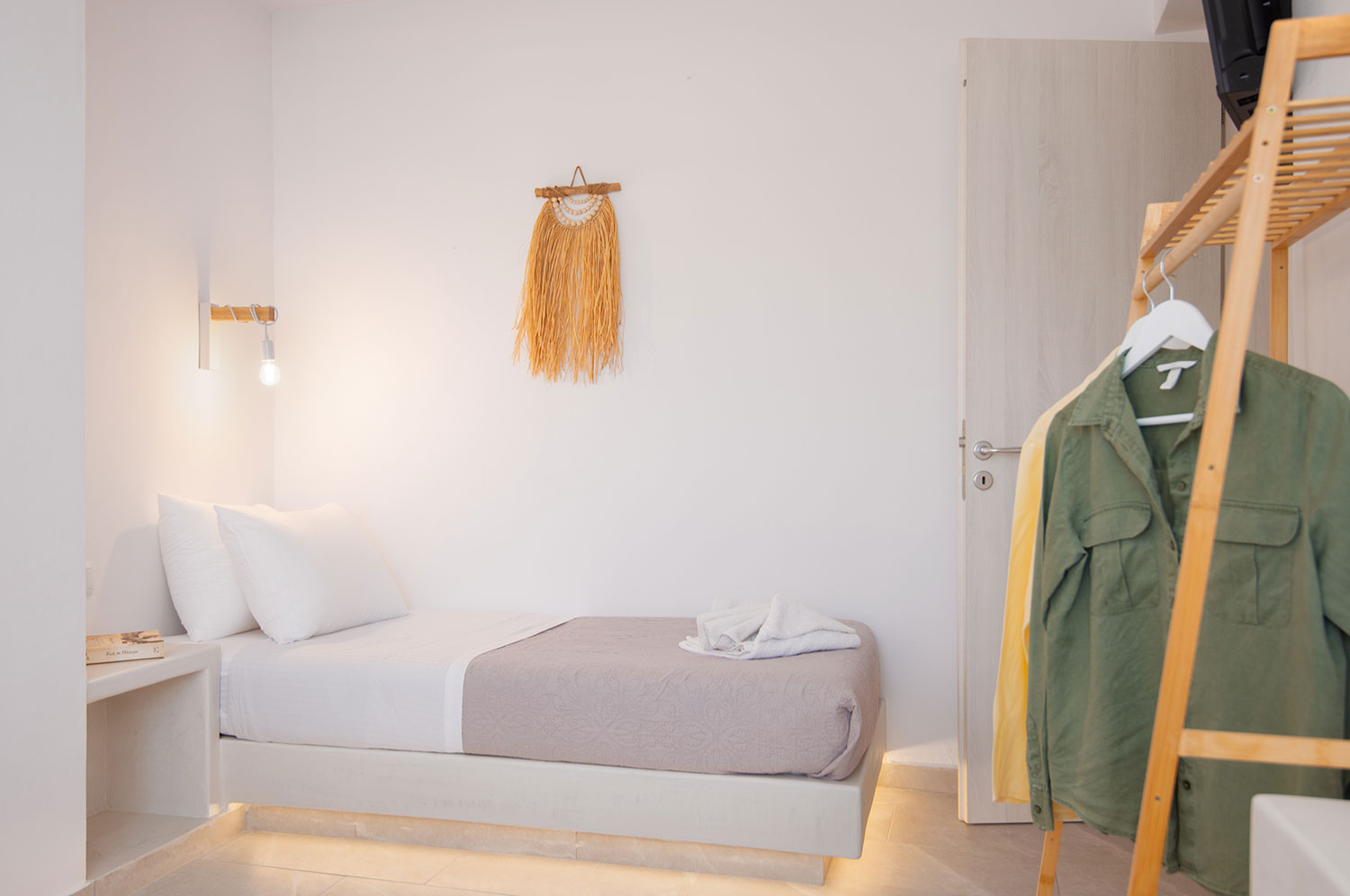 Μονό κρεβάτι σε άνετο υπνοδωμάτιο στο Artemaki House στη Σίφνο