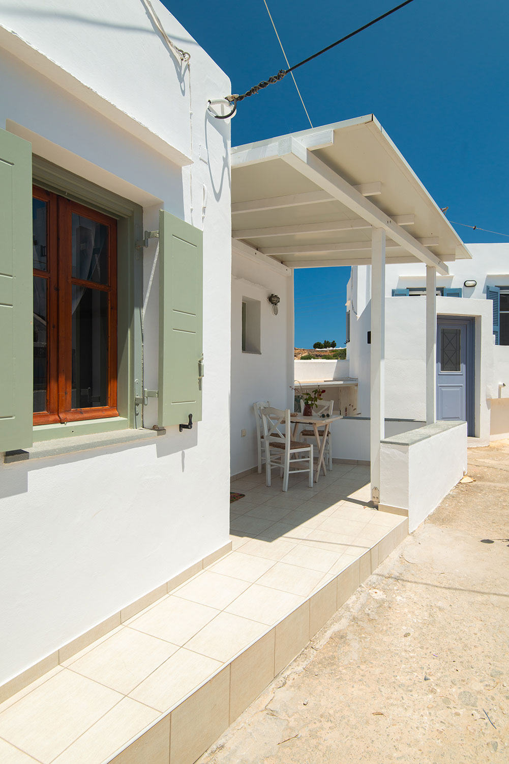 Παραδοσιακό κυκλαδίτικο σπίτι σε σοκάκι του Αρτεμώνα Σίφνου